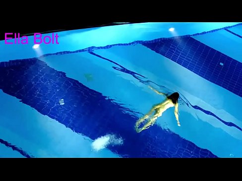 ❤️ Ma nistax nieqaf nara, blonda żagħżugħa maqbuda tgħum nuda fil-pool tar-resort ELLA BOLT ❤️ Video anali lilna ❌️❤