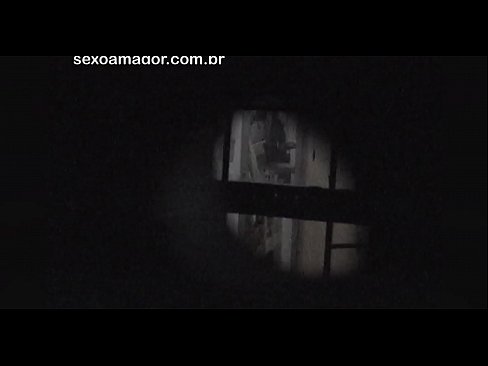 ❤️ Blondie tiġi filmata segretament minn voyeur tal-viċinat moħbi wara briks vojta ❤️ Video anali lilna ❌️❤
