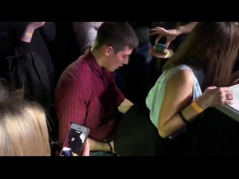 ❤️ Sess reali f'nightclub Russu. Tfajla Russa ta’ 18-il sena fl-anus u l-vaġina fucked f’nightclub ❤️ Video anali lilna ❌️❤